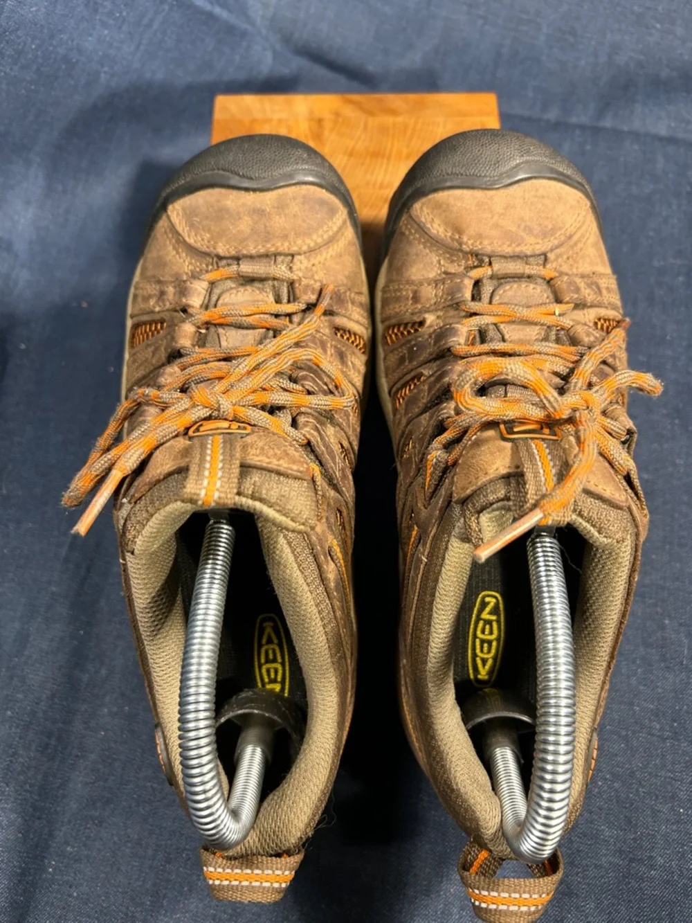 Keen leather lace up hiking shoes